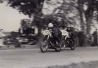 Ladislav Malina ze Strakonic s číslem 119 se v roce 1954 stal vítězem tříd do 175 a 250 ccm